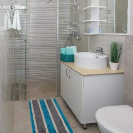Sea View Lendic - Two Bedroom With Terrace And Sea View Apartment Podgora