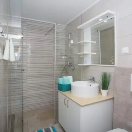 Sea View Lendic - Two Bedroom With Terrace And Sea View Apartment Podgora